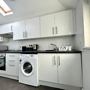  Apartment Coastal Comfort Duplex: Spacious 4-bedroom Near