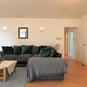  Apartment 2 Bed Spacious In Cc United Kingdom