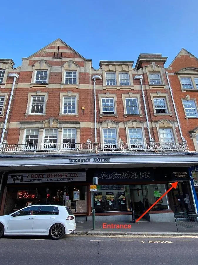 1 Bedroom Apartment In The Heart Of Bournemouth 0*,